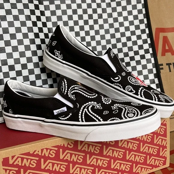 Vans Men’s Classic Slip On Peace Paisley Black/True White sneakers - Picture 6 of 16